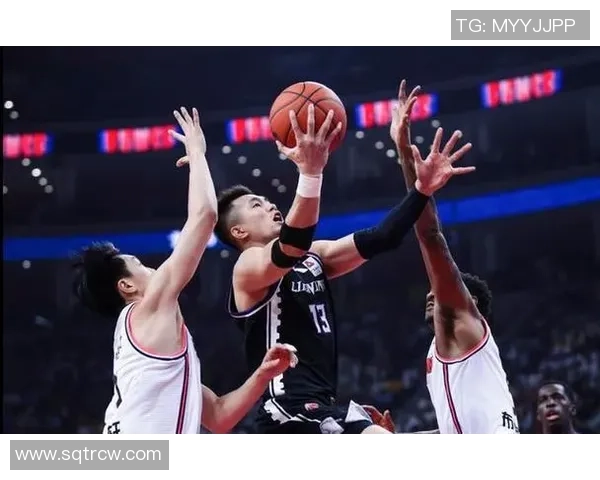 南京篮球队进攻策略分析与得失评估探讨